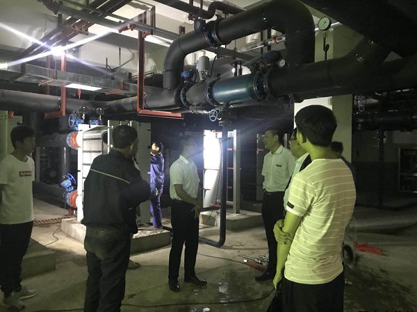 公司副總經(jīng)理裴林虎帶隊前往中心城區(qū)部分熱換熱站參觀學習(圖2) 公司副總經(jīng)理裴林虎帶隊前往中心城區(qū)部分熱換熱站參觀學習(圖2)