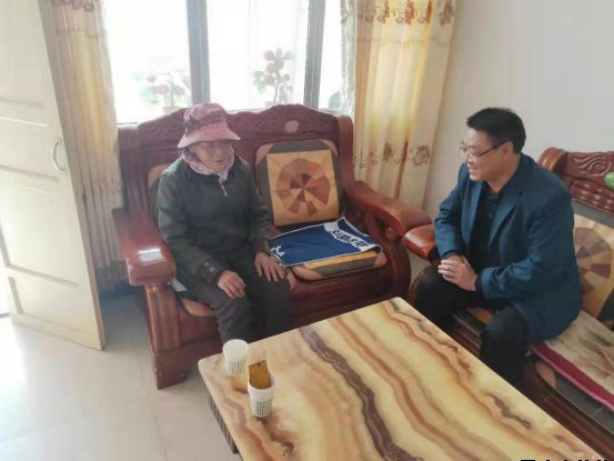 平?jīng)鲢垂鹃_(kāi)展“踐行初心使命，助推脫貧攻堅(jiān)”主題黨日活動(dòng)(圖5)