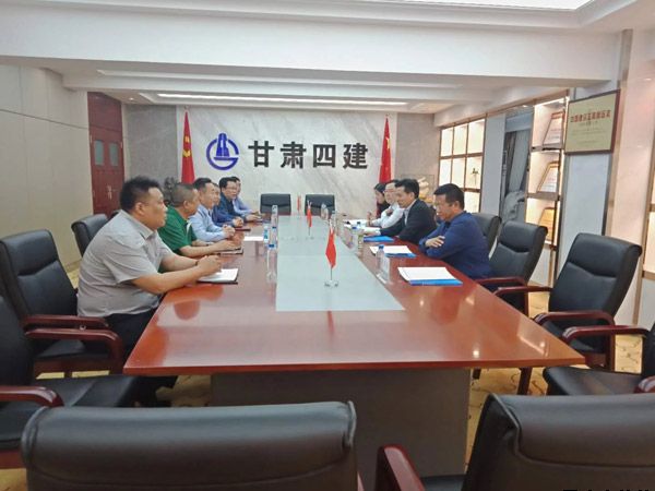 平?jīng)鍪懈笔虚L(zhǎng)葉劍芳、平?jīng)鲢垂径麻L(zhǎng)趙賢君一行赴蘭洽談融資擔(dān)保合作事宜(圖3)