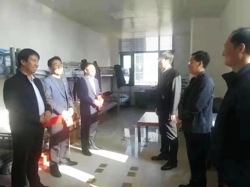 工業(yè)園區(qū)管委會(huì)、泓源公司慰問園區(qū)機(jī)關(guān)保安門衛(wèi)等一線人員(圖2)