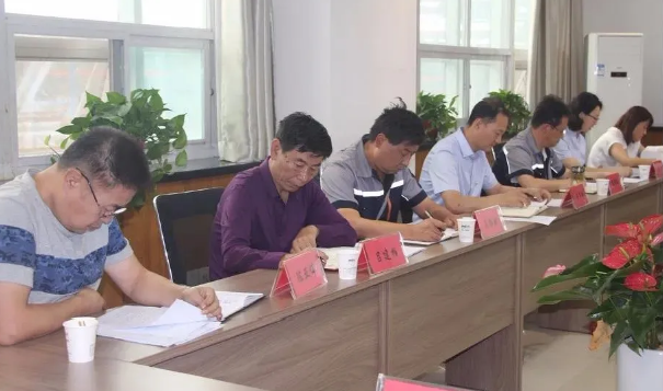 泓盛達(dá)公司召開前七個月經(jīng)濟(jì)運(yùn)行分析調(diào)度會暨八月份安全例會(圖2) 泓盛達(dá)公司召開前七個月經(jīng)濟(jì)運(yùn)行分析調(diào)度會暨八月份安全例會(圖2)