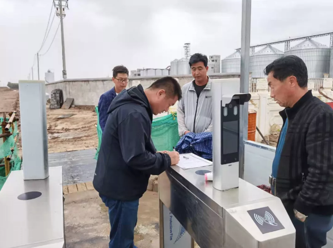 “國(guó)慶假日我在崗”——用堅(jiān)守書(shū)寫泓源精神(圖9)