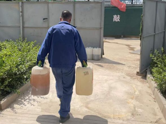 市產(chǎn)投集團城東污水處理公司扎實推進危險廢物規(guī)范化處置(圖3) 市產(chǎn)投集團城東污水處理公司扎實推進危險廢物規(guī)范化處置(圖3)