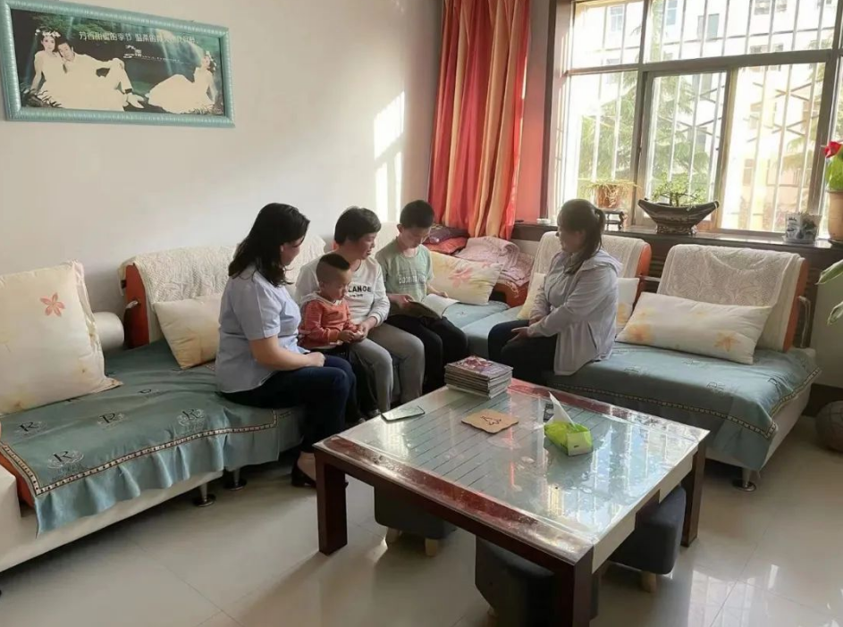 市產(chǎn)投集團(tuán)開(kāi)展女職工未成年子女關(guān)愛(ài)活動(dòng)(圖2) 市產(chǎn)投集團(tuán)開(kāi)展女職工未成年子女關(guān)愛(ài)活動(dòng)(圖2)