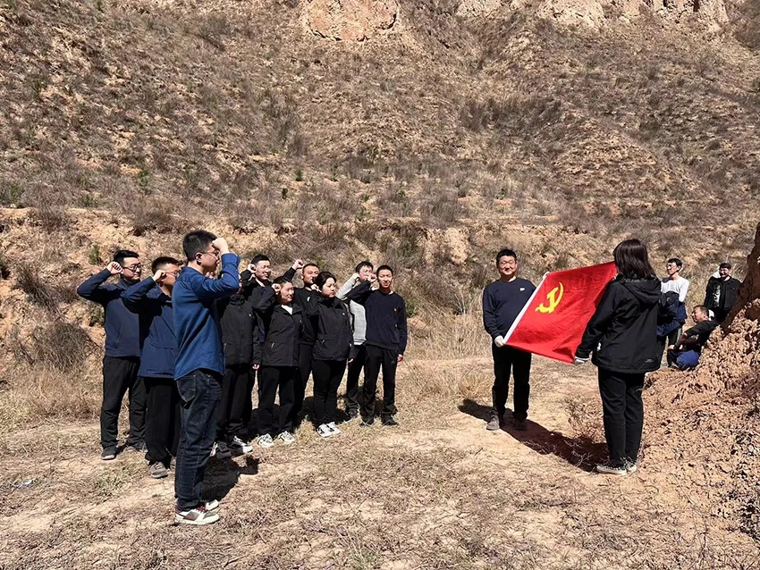 市產(chǎn)投集團(tuán)開展義務(wù)植樹活動(dòng)(圖3) 市產(chǎn)投集團(tuán)開展義務(wù)植樹活動(dòng)(圖3)